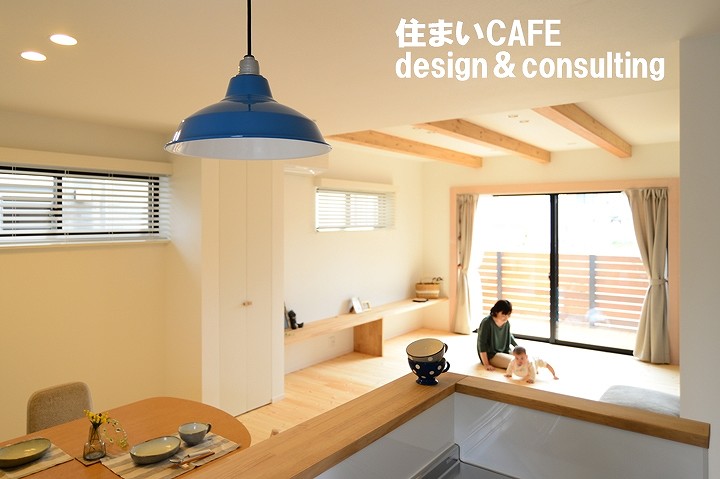 透明ガラス窓のリビングの施工例