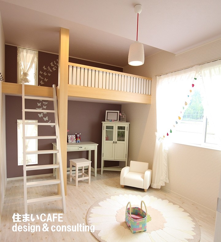 透明ガラスの窓のカーテンの子ども室の施工例